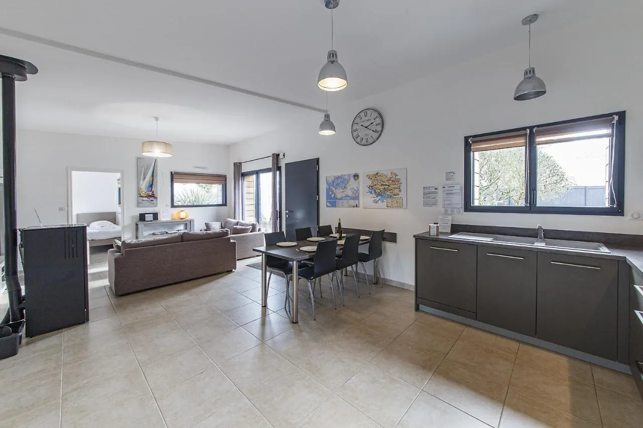 Logoden - Maison Pour 8P Avec Piscine Commune Le Tour-du-Parc Holiday home