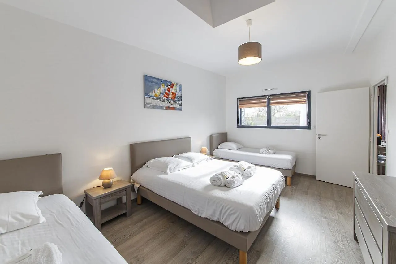 Holiday home Logoden - Maison Pour 8P Avec Piscine Commune Le Tour-du-Parc